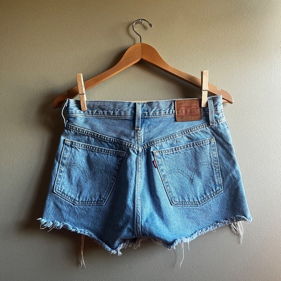 Levi Distressed Jean Shorts - Picture 2 of 9